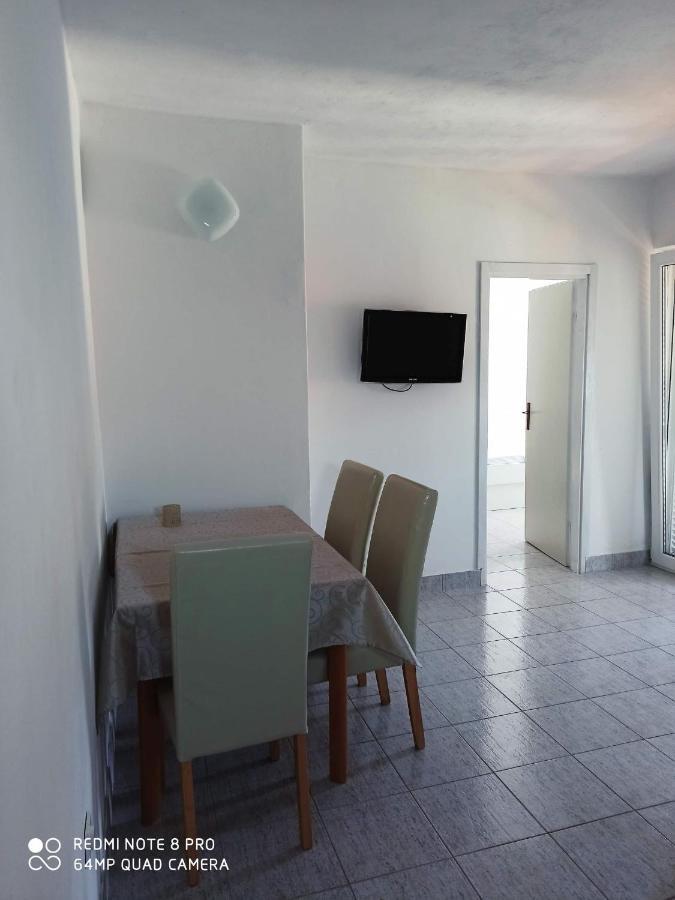 Appartement Boni02 à Gdinj Extérieur photo