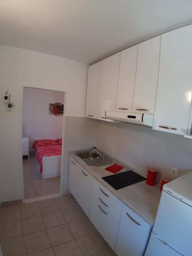 Appartement Boni02 à Gdinj Extérieur photo