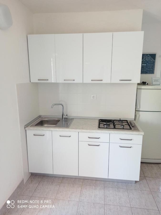 Appartement Boni02 à Gdinj Extérieur photo