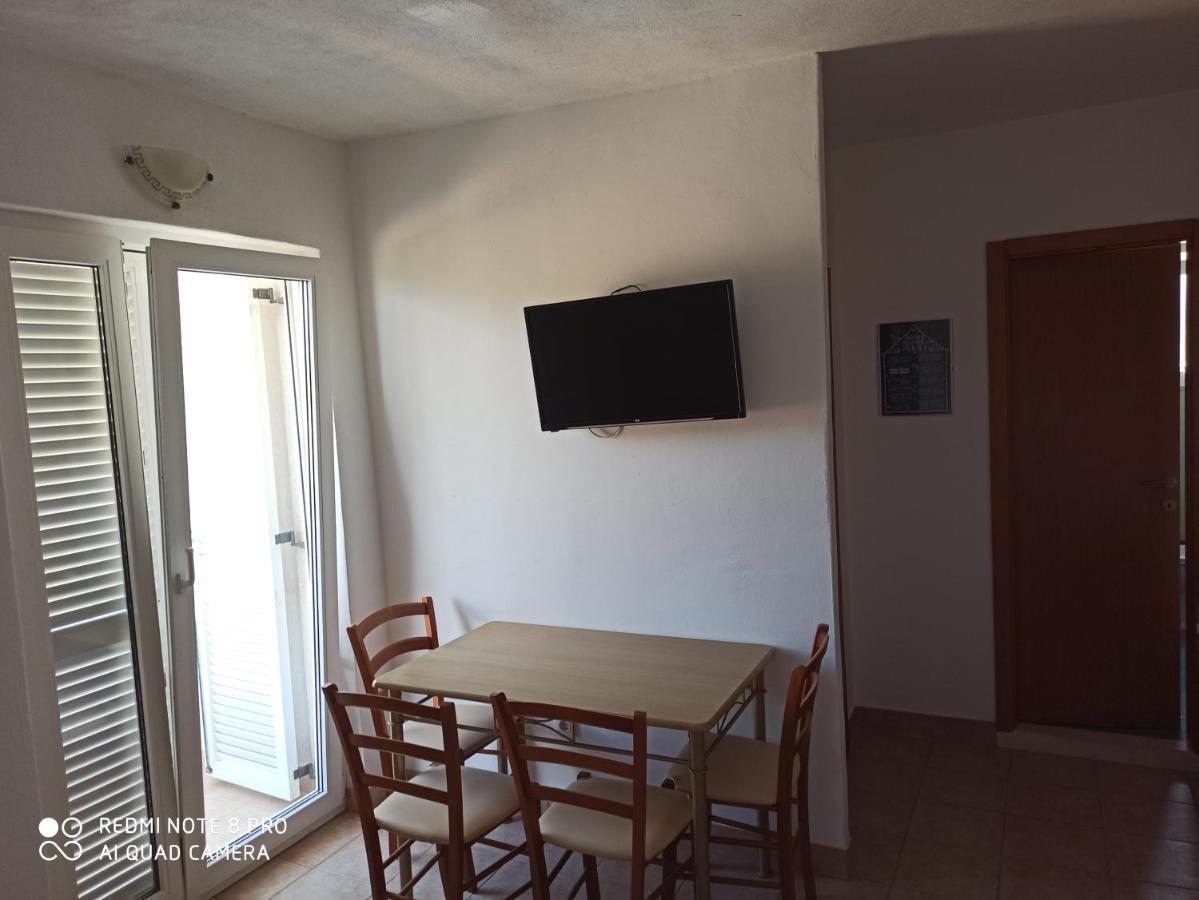 Appartement Boni02 à Gdinj Extérieur photo