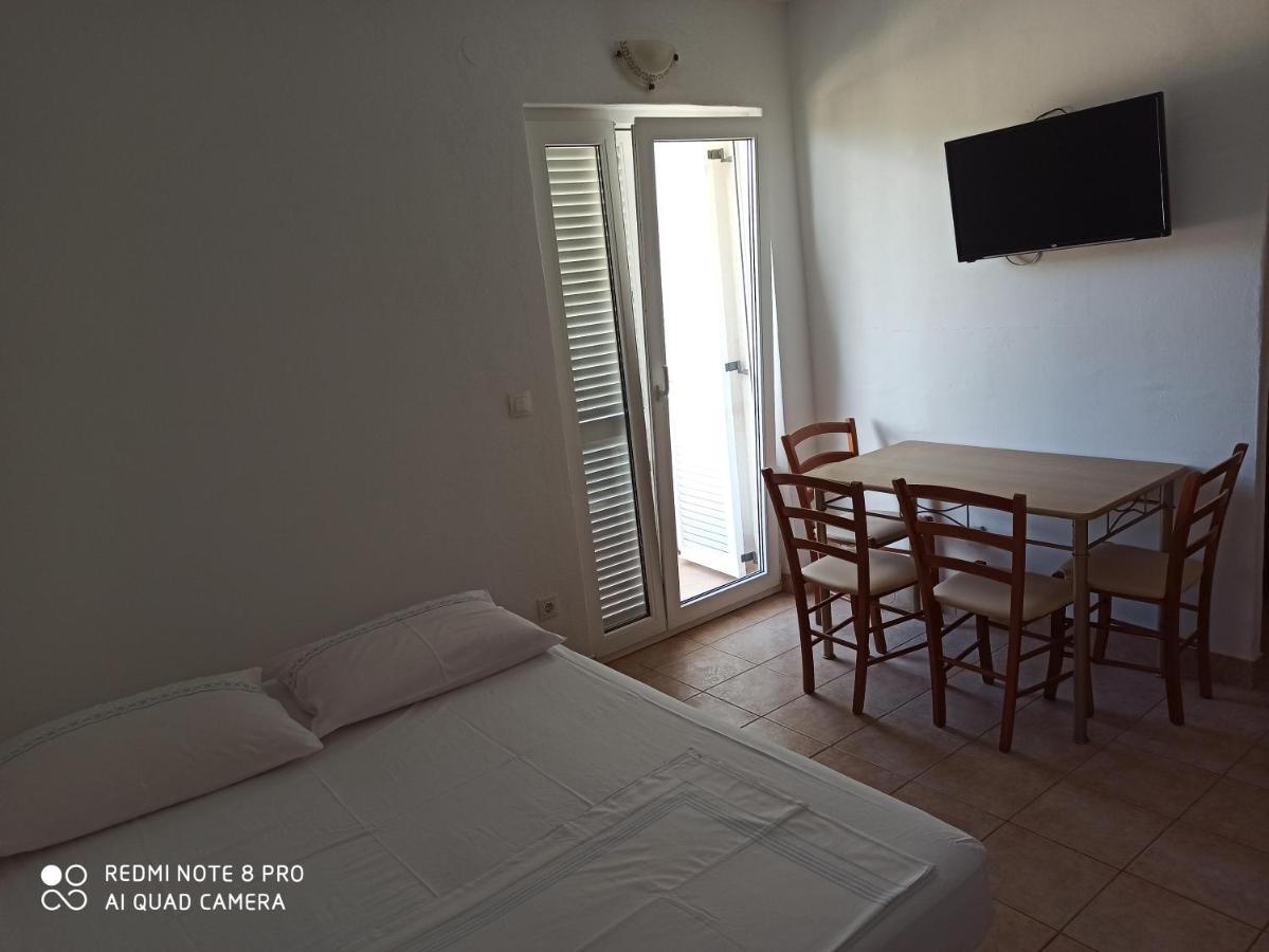 Appartement Boni02 à Gdinj Extérieur photo