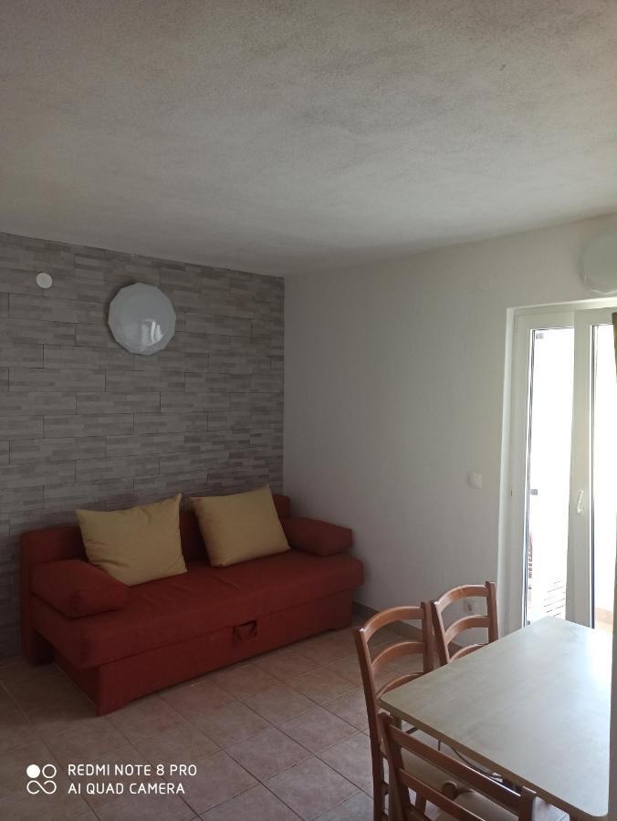 Appartement Boni02 à Gdinj Extérieur photo