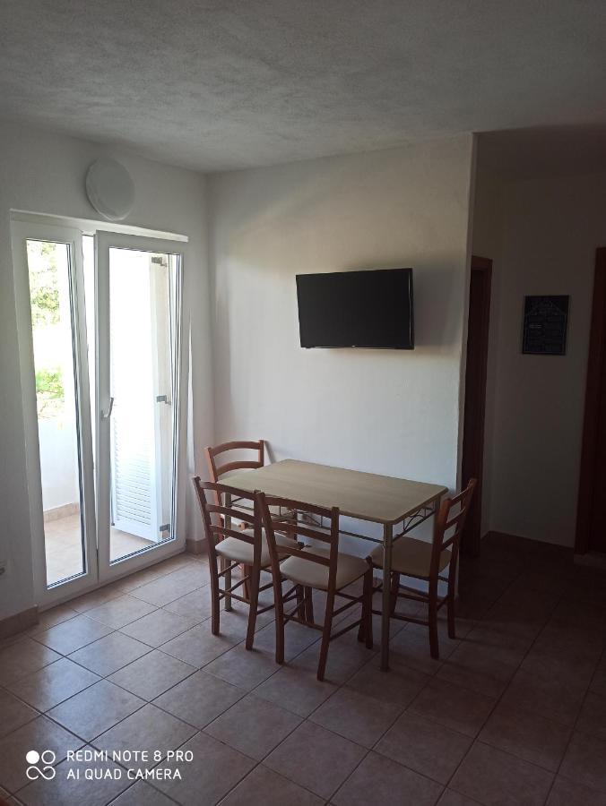 Appartement Boni02 à Gdinj Extérieur photo